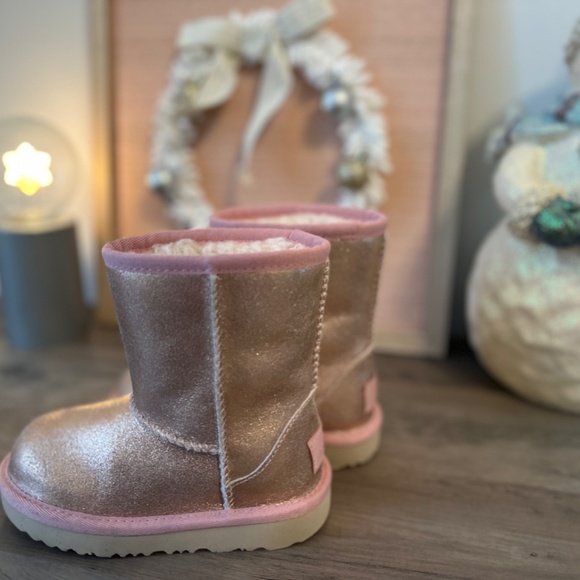 UGG Kids | Classic II Metallic Glitter in Rose Gold - Picture 3 of 7